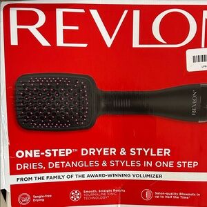 Revlon One-Step Dryer & Styler in Black and Pink